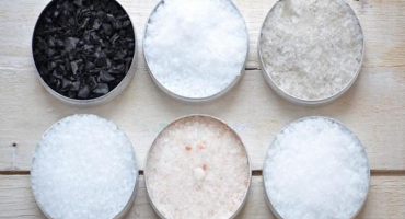 Top 11 receptů na slané okurky s listy křenu a česnekem